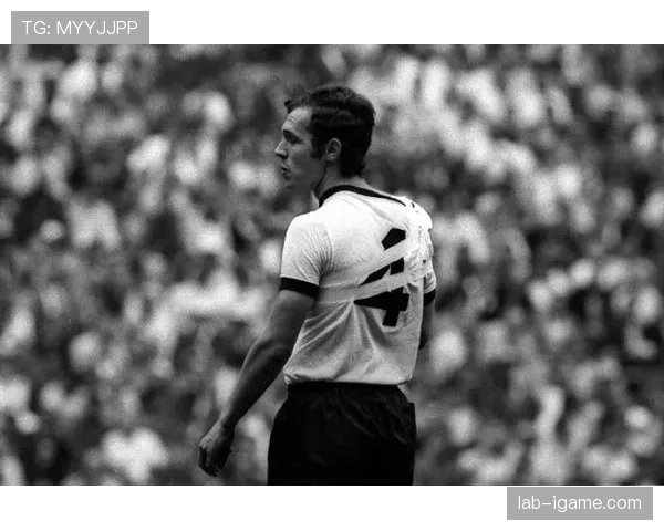 贝肯鲍尔传奇地位再获认可,足球界盛赞其为永恒的“足球大使” 贝肯鲍尔传奇地位再获认可,足球界盛赞其为永恒的“足球大使”