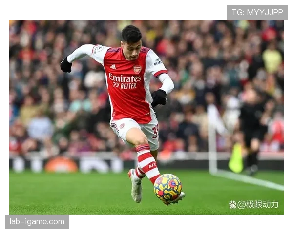 足球明星主力状态火热，助球队稳居争冠行列