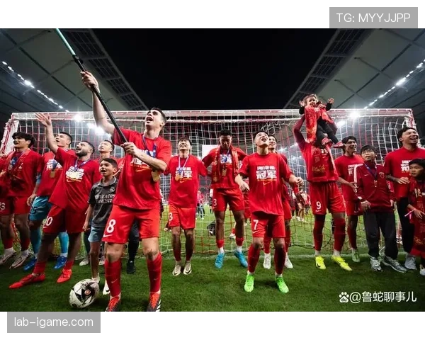 足球实力对决前瞻：两队交锋在即，近期状态成关键看点