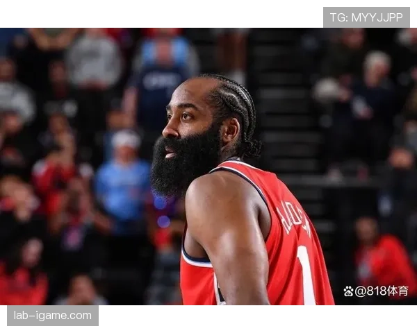 詹姆斯·哈登昨晚回家拎了几个包，银行短信比我工资还勤快